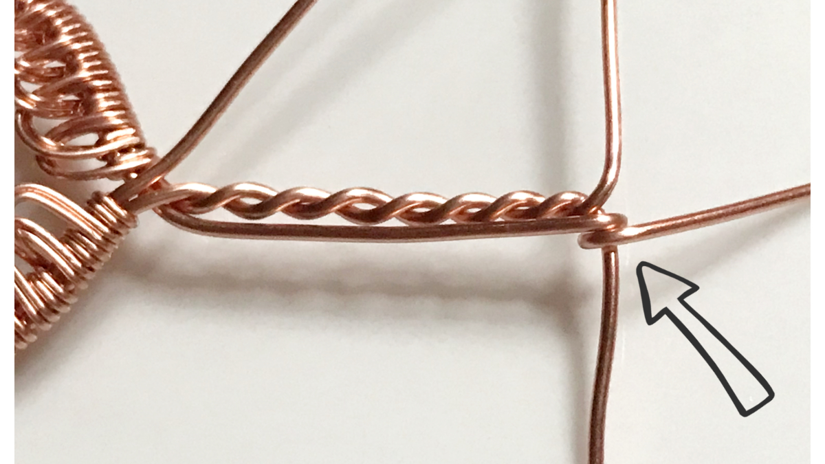 Pendentif serti wire wrapping avec cabochon pierre gemme et fil de cuivre : Etape 32