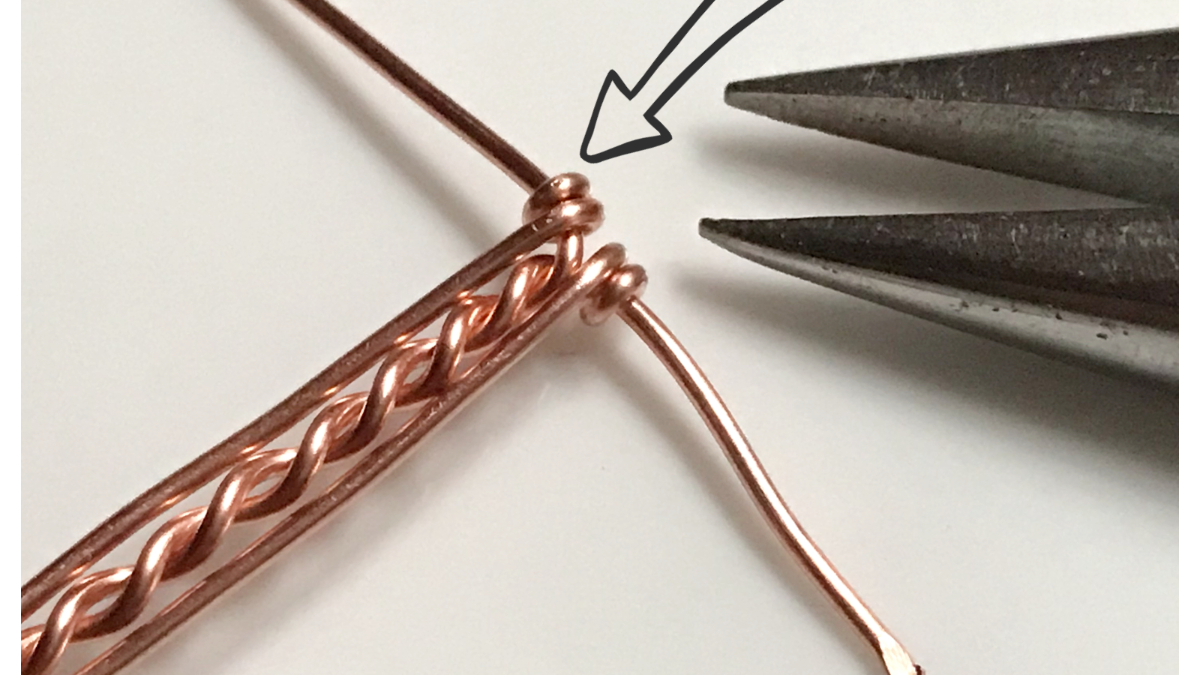 Pendentif serti wire wrapping avec cabochon pierre gemme et fil de cuivre : Etape 34