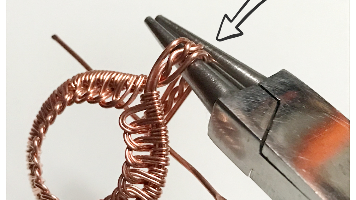 Pendentif serti wire wrapping avec cabochon pierre gemme et fil de cuivre : Etape 35