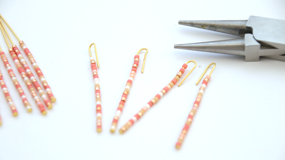 Boucles d'oreilles à franges Pastel en perles Miyuki Délicas 11/0 : Etape 4