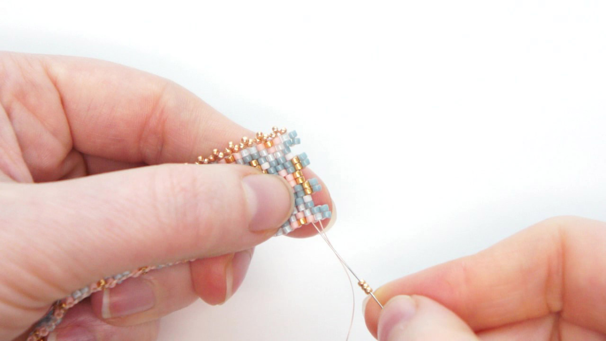 Bracelet Multirangs pastel perles Miyuki fermoir Hiilos : Etape 2