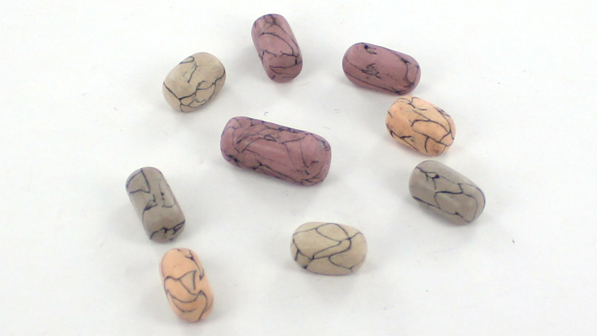 DIY collier en pâte polymère imitation perles howlite pastel : Etape 8