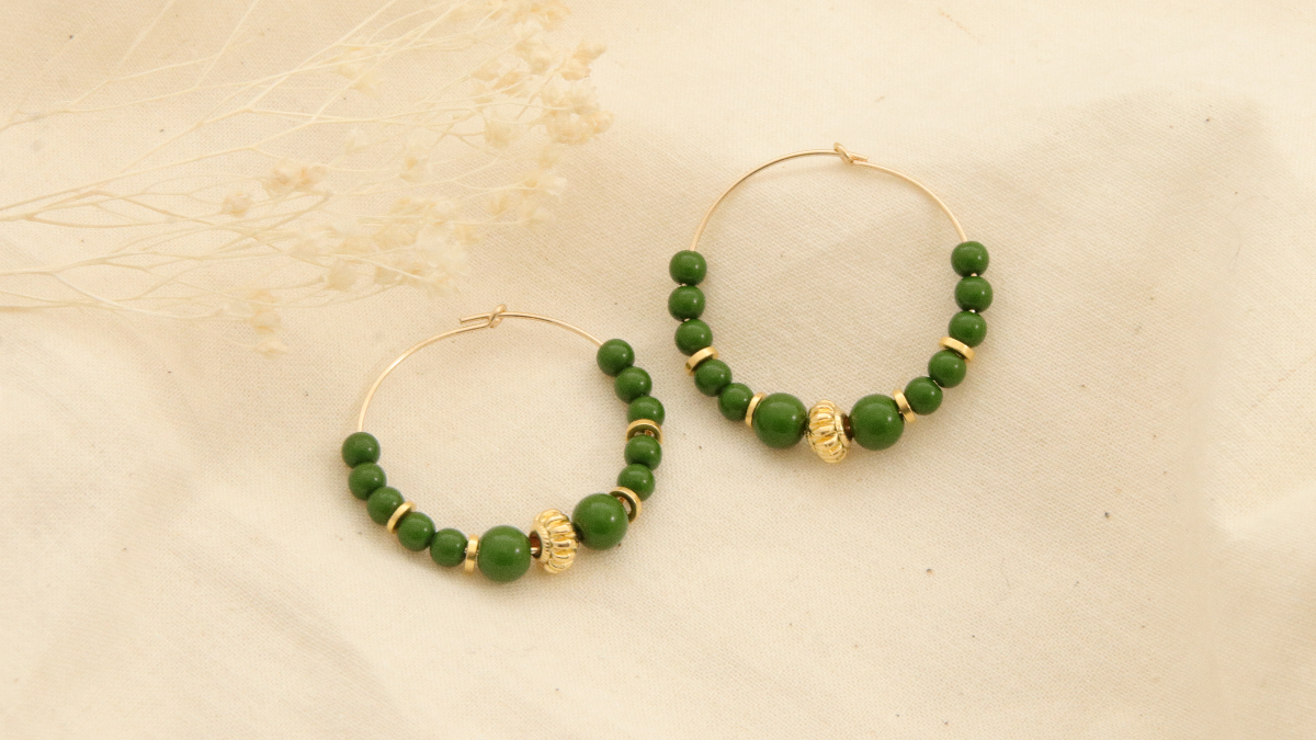 DIY Créoles perles vert olive et rondelles dorées