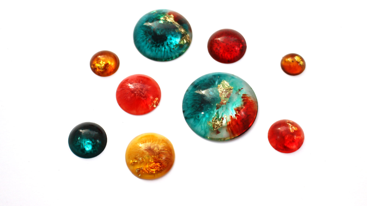 Pendentif cabochon serti en résine époxy : Etape 3