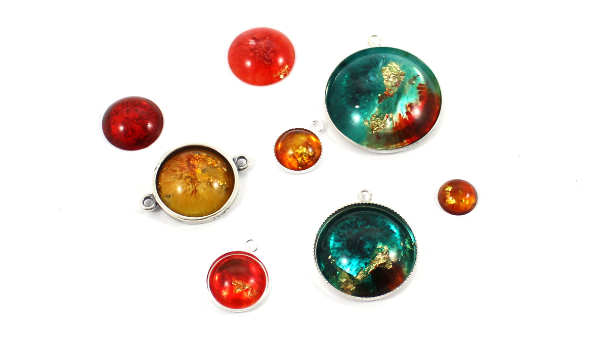 Pendentif cabochon serti en résine époxy : Etape 4