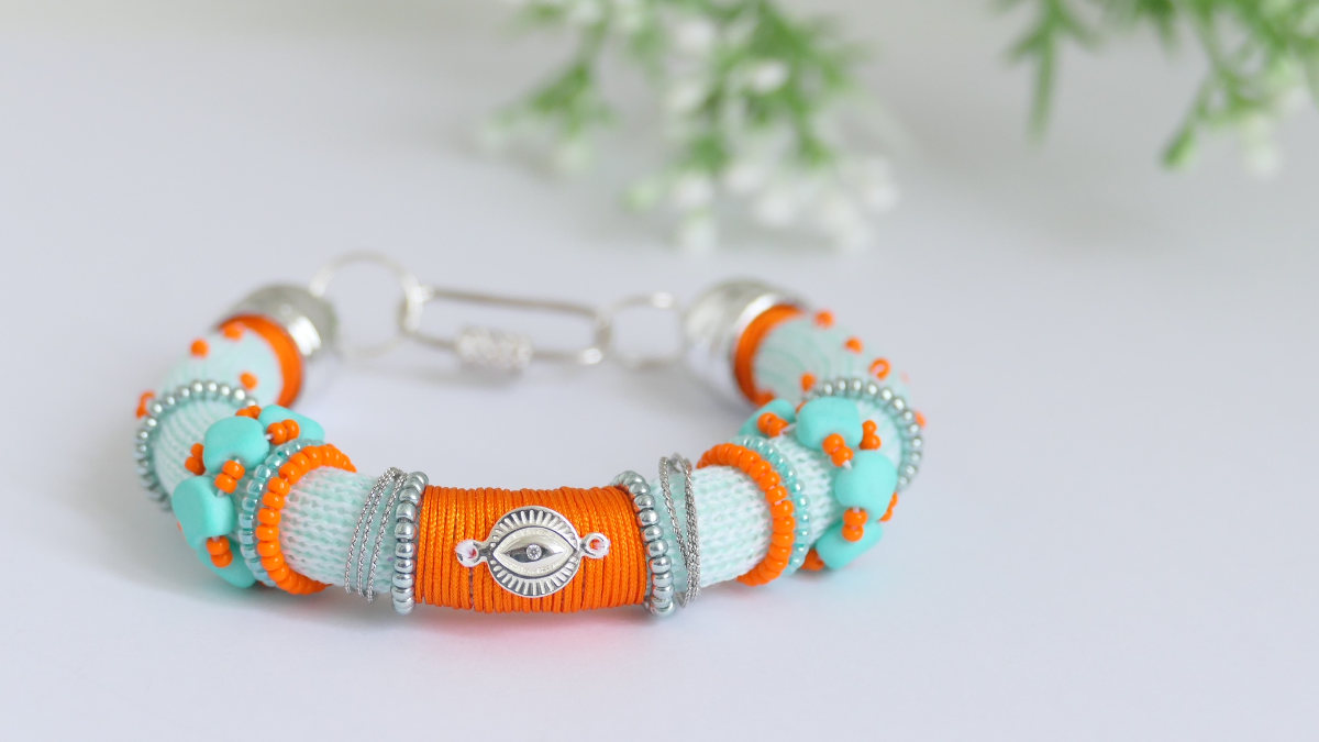 Schéma DIY Bracelet tendance Jaipur avec cordon et perles en verre par Caticoud