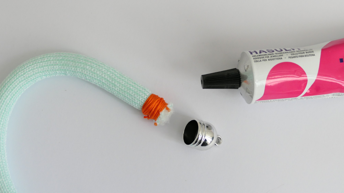 DIY Bracelet tendance Jaipur avec cordon et perles en verre par Caticoud : Etape 1