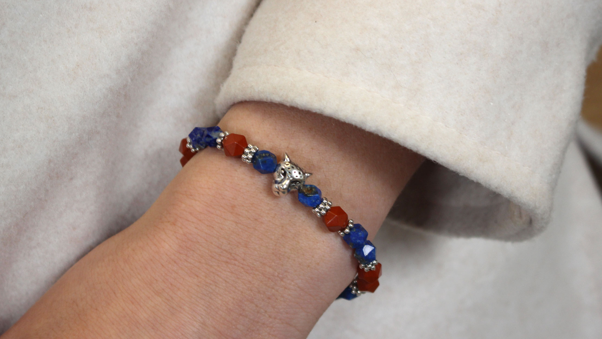 Schéma Bracelet mixte en jaspe rouge, lapis lazuli et perles léopard Schéma Bracelet mixte en jaspe rouge, lapis lazuli et perles léopard