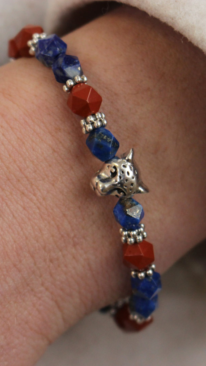 Schéma Bracelet mixte en jaspe rouge, lapis lazuli et perles léopard Schéma Bracelet mixte en jaspe rouge, lapis lazuli et perles léopard