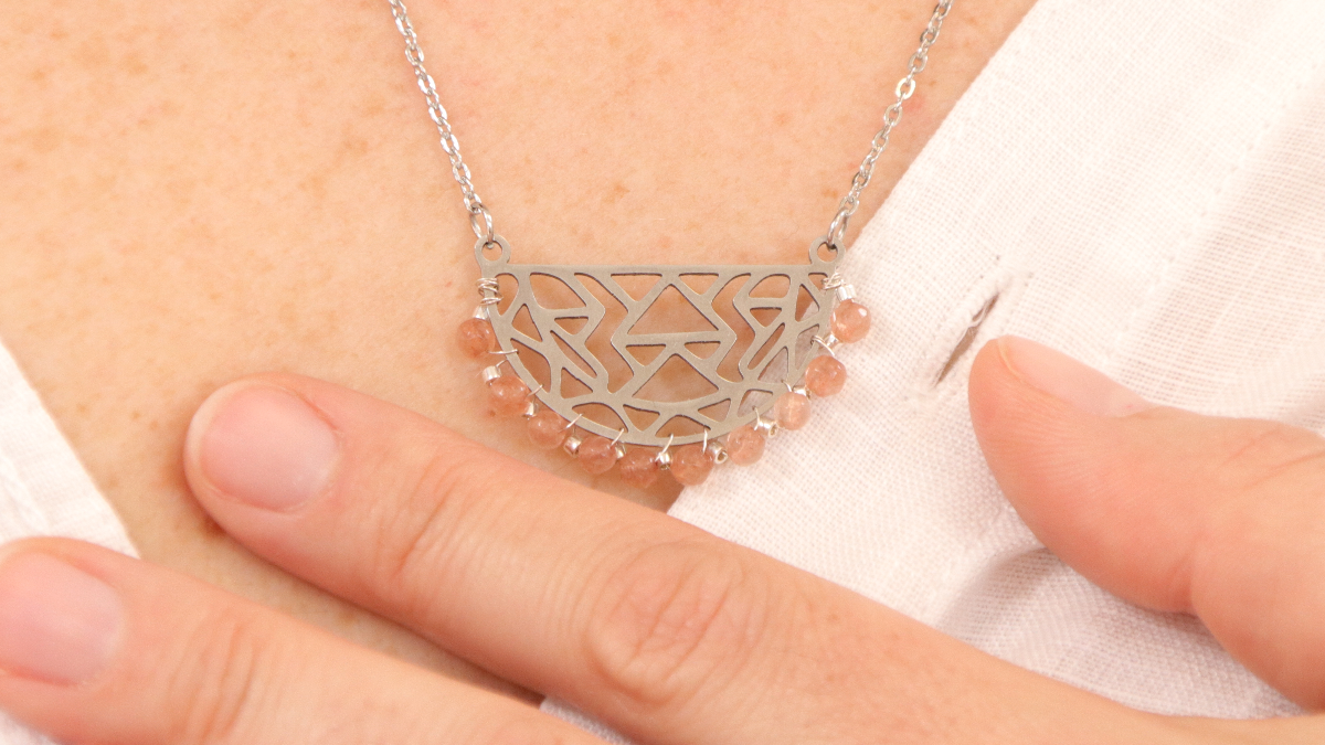 Collier en acier inox avec des perles facettées en Agate teintée