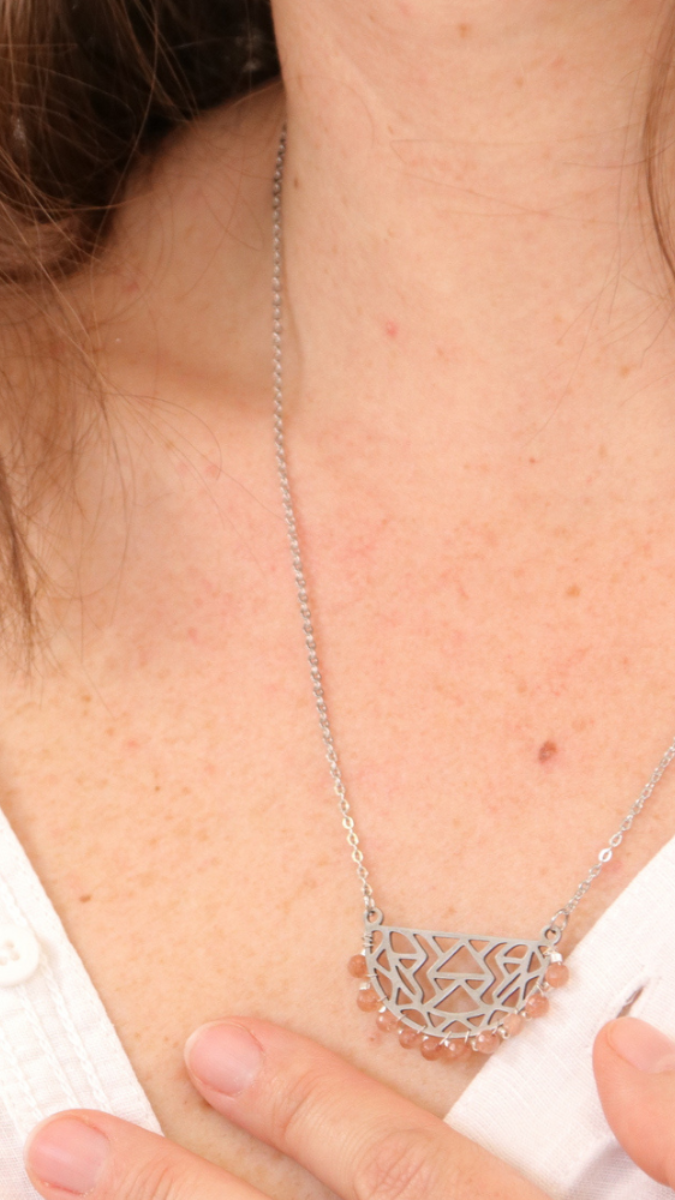 Schéma Collier en acier inox avec des perles facettées en Agate teintée