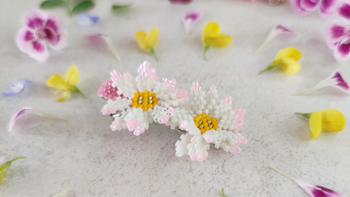 Barrettes fleurs en relief en tissage de perles Miyuki Délicas 11/0