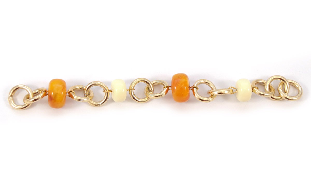 Bracelet grosse maille dorée avec des perles rondelles en resine : Etape 6