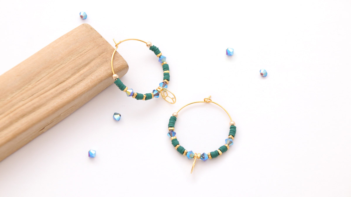 DIY petites Créoles perles Heishi émeraude et breloque scarabée DIY petites Créoles perles Heishi émeraude et breloque scarabée