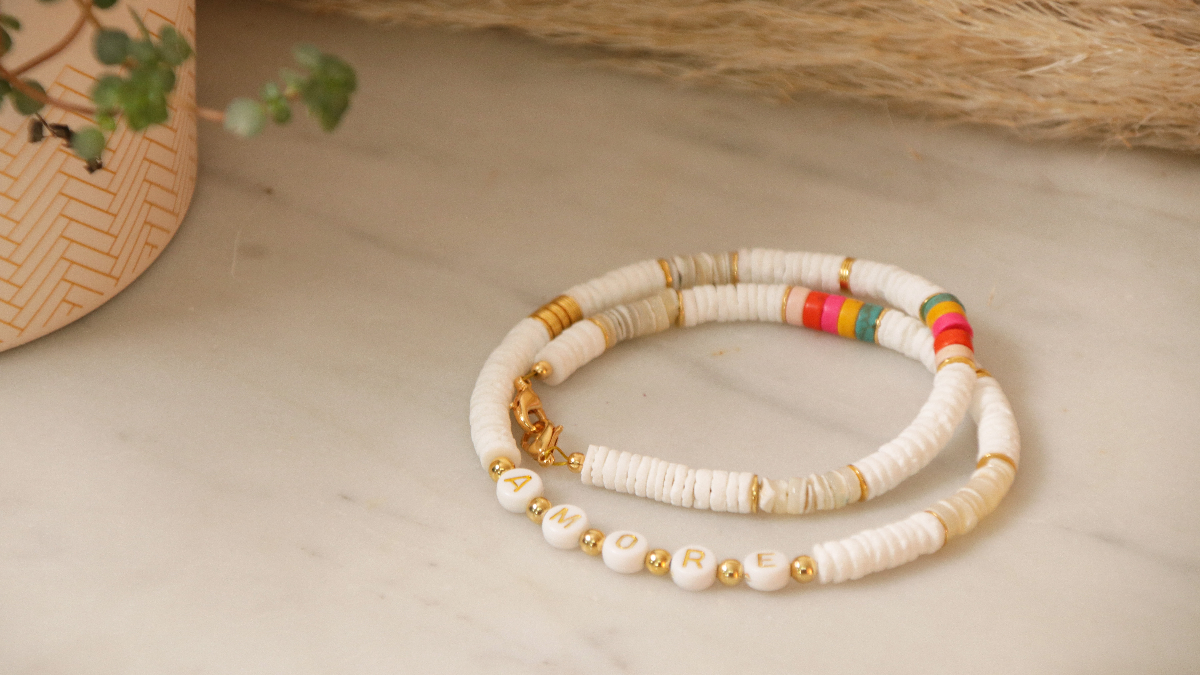 DIY Bijou à message 3 en 1 en perles heishi coquillage et perles lettres