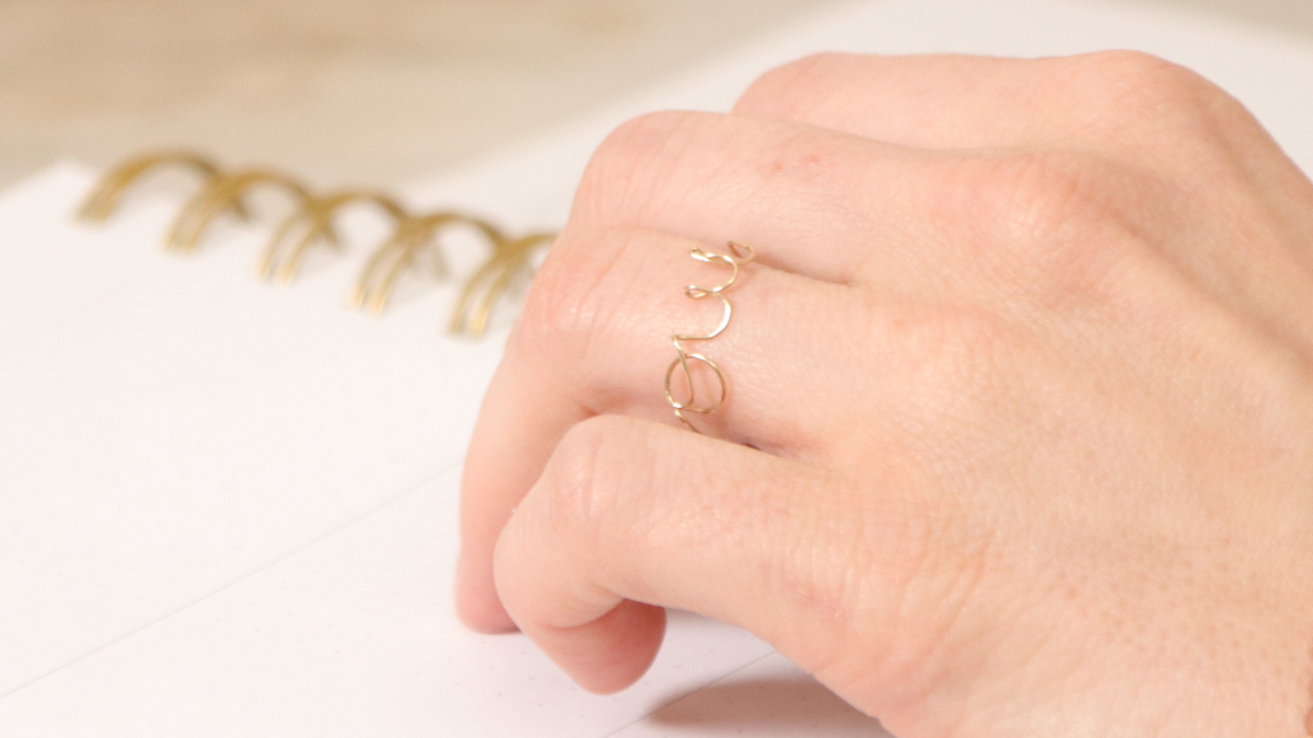 Bague mot Oui en fil formé Bague mot Oui en fil formé