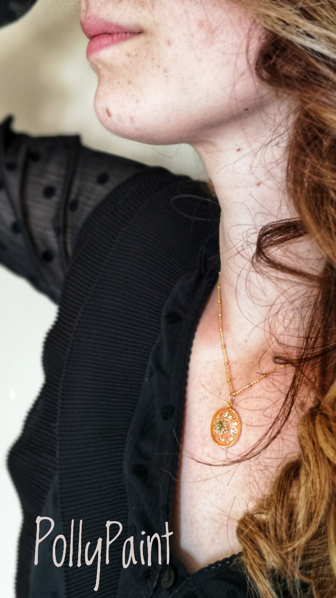 Schéma DIY pendentif cabochon fleurs séchées et feuilles d'or en résine époxy