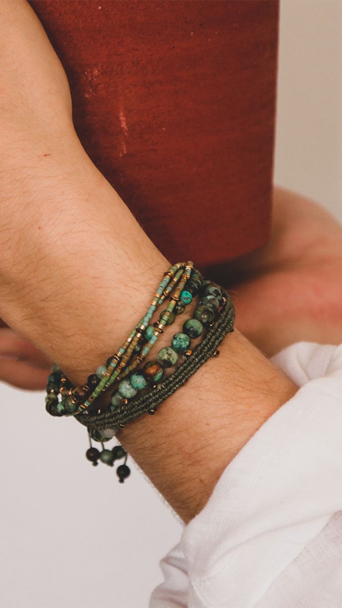 Bracelet Multirang en perles Turquoise Africaine et Micro-Macramé