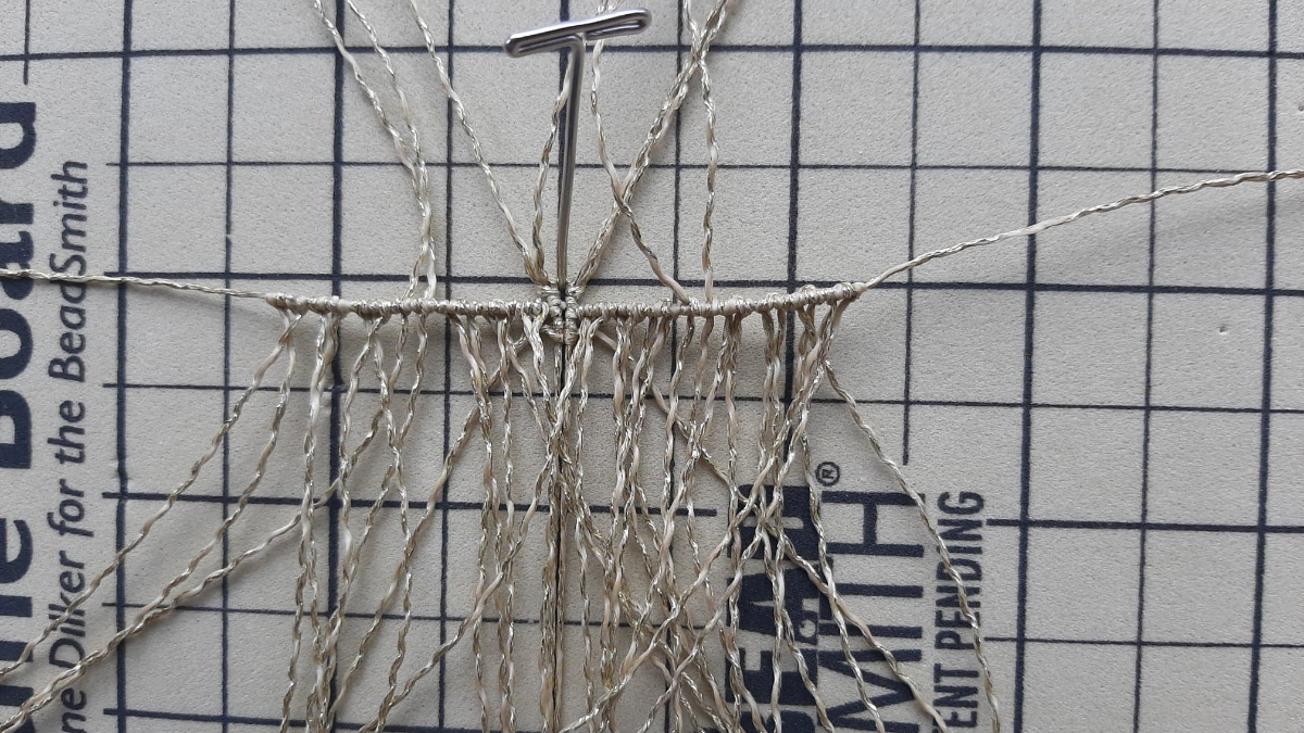 DIY Papillon en macramé avec insertion de perles Miyuki Délicas 11/0 : Etape 2