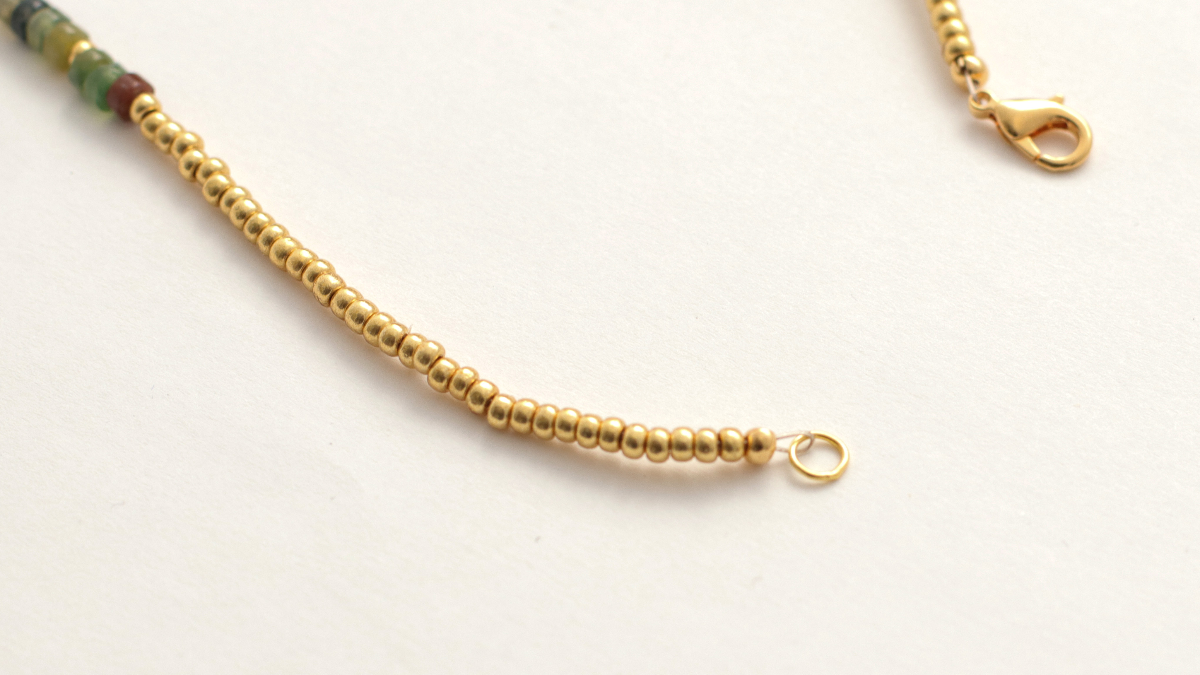 Collier tendance en pierres gemmes Agate teintée, perles Miyuki et briolette facettée Aventurine : Etape 5