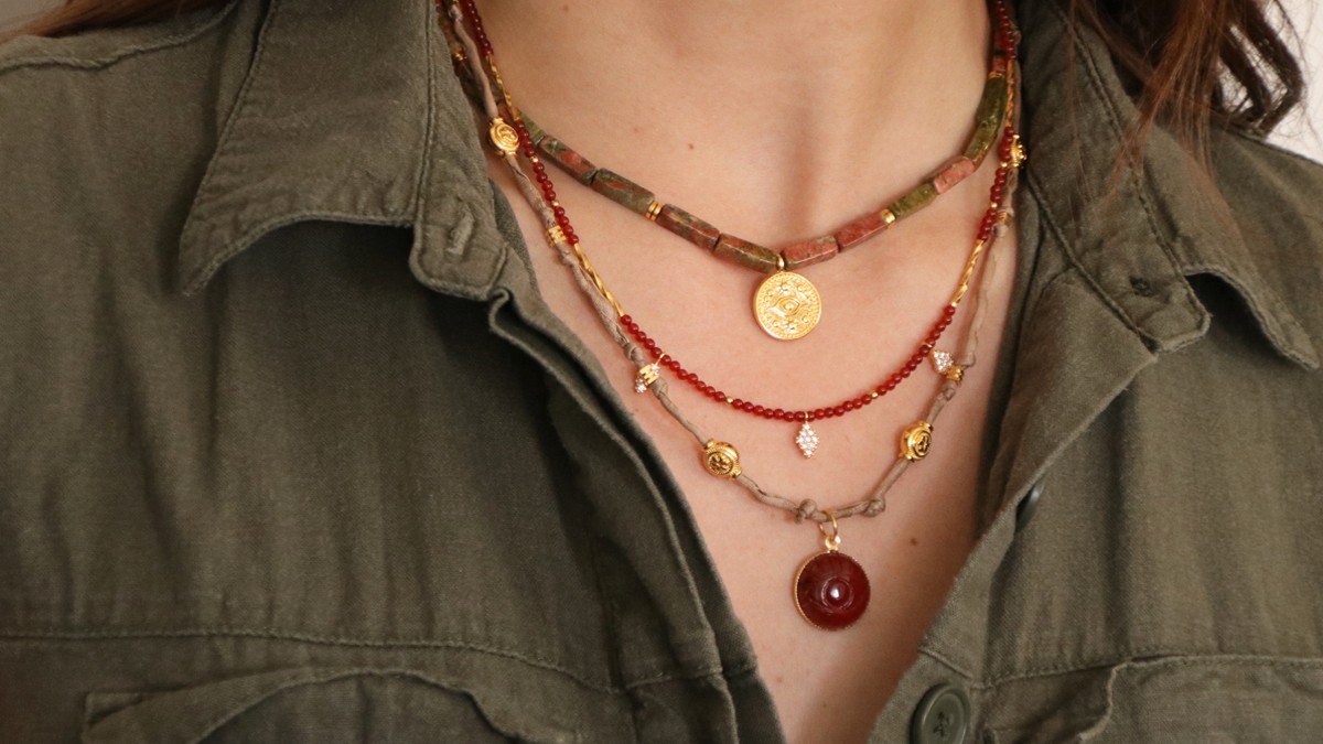 Collier multirangs tendance avec pierres gemmes Cornaline et Unakite