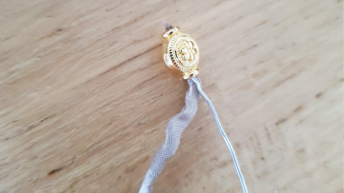 Collier multirangs tendance avec pierres gemmes Cornaline et Unakite : Etape 4