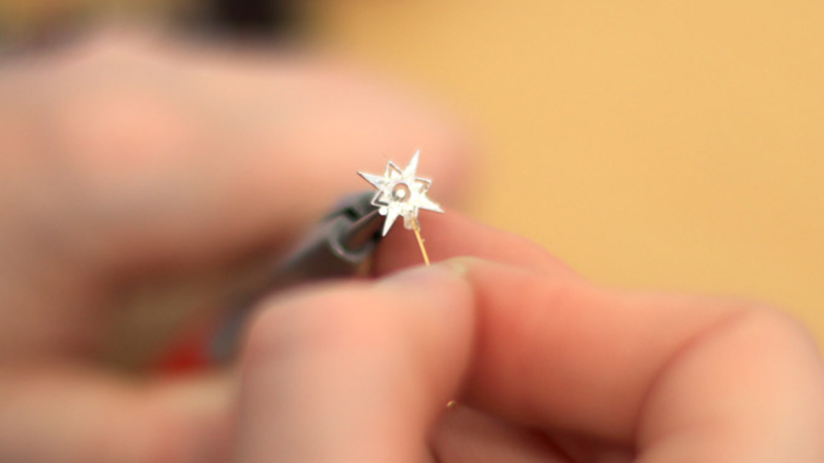 Grandes boucles d'oreilles argentées en Lapis Lazuli : Etape 2 Grandes boucles d'oreilles argentées en Lapis Lazuli : Etape 2