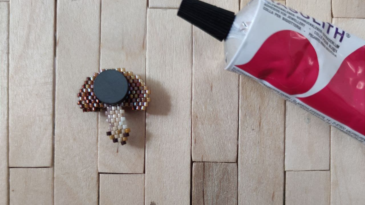 DIY aimant mûre et champignon en relief en tissage de perles Miyuki 11/0 : Etape 6