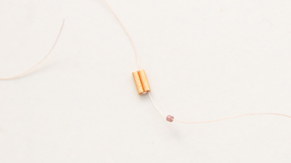 Boucles d'oreilles en perles Bugles Miyuki Brick Stitch : Etape 1