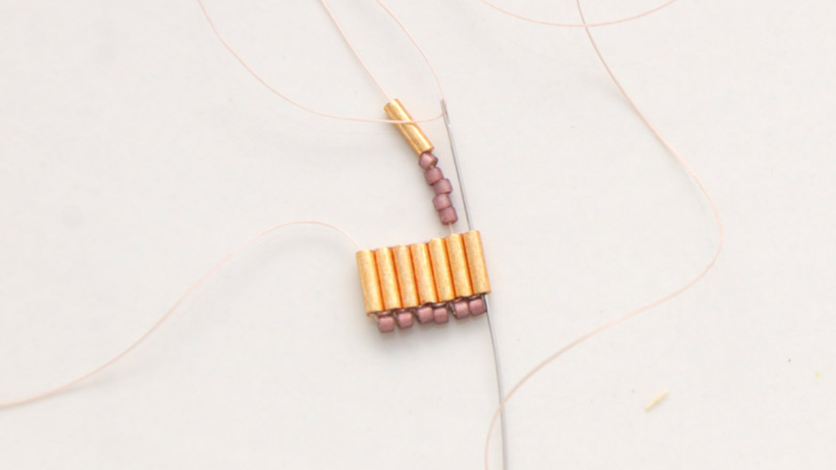 Boucles d'oreilles en perles Bugles Miyuki Brick Stitch : Etape 4