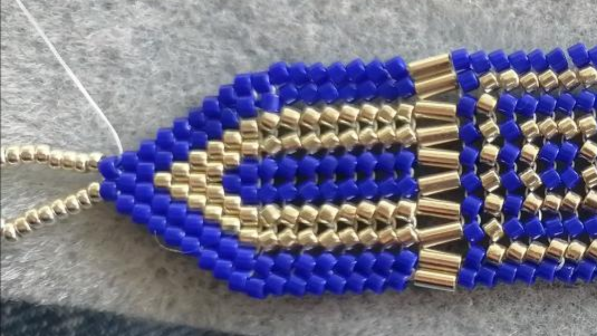 DIY Bracelet en tissage herringbone et brickstitch de perles bugles et Delica Miyuki 11/0 : Etape 2
