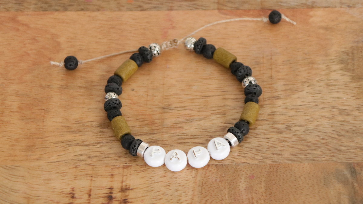 Bracelet perles alphabet PAPA pour la fête des pères noeud ajustable