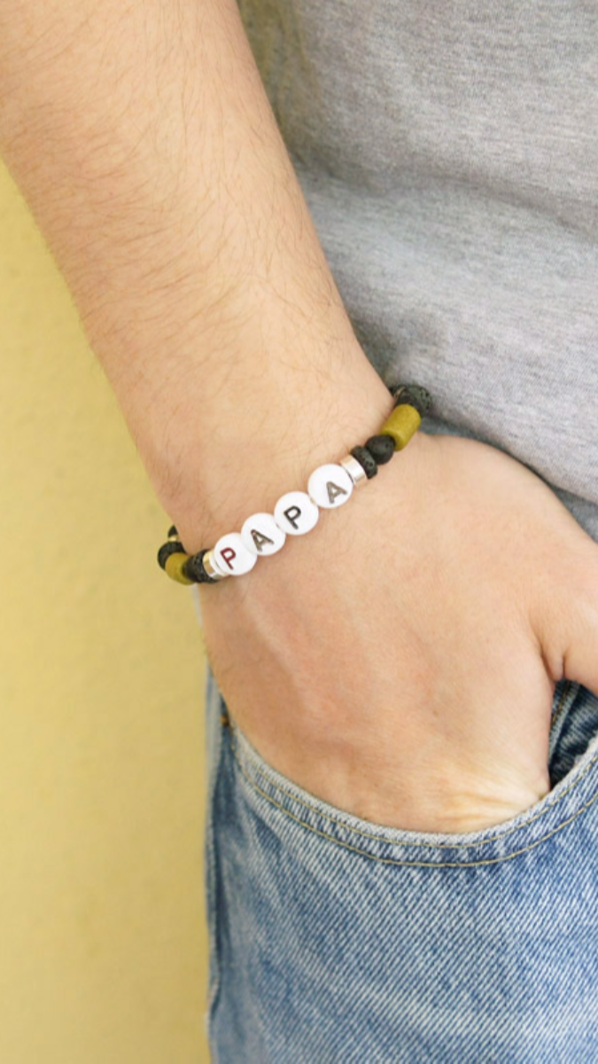 Schéma Bracelet perles alphabet PAPA pour la fête des pères noeud ajustable