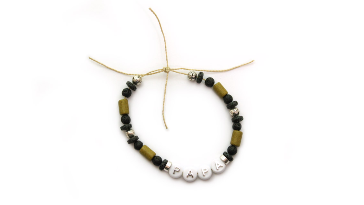 Bracelet perles alphabet PAPA pour la fête des pères noeud ajustable : Etape 4