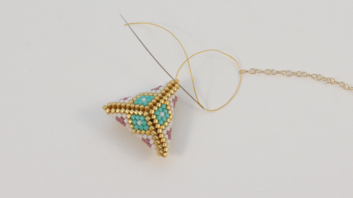 Boucles d'oreilles Miyuki tissage Triangle 3D version turquoise : Etape 19
