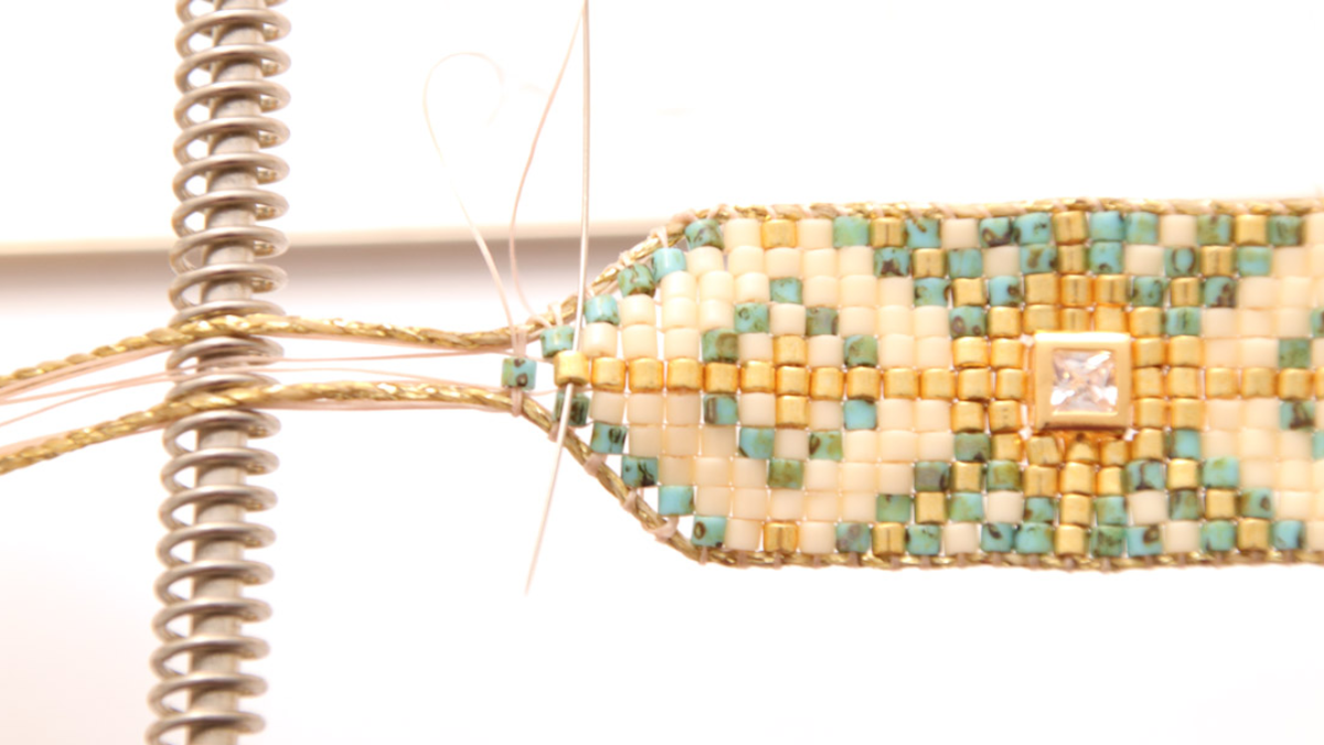 Grille de tissage Bracelet Miyuki Delicas 10 sur métier à tisser avec incrustation de strass : Etape 11