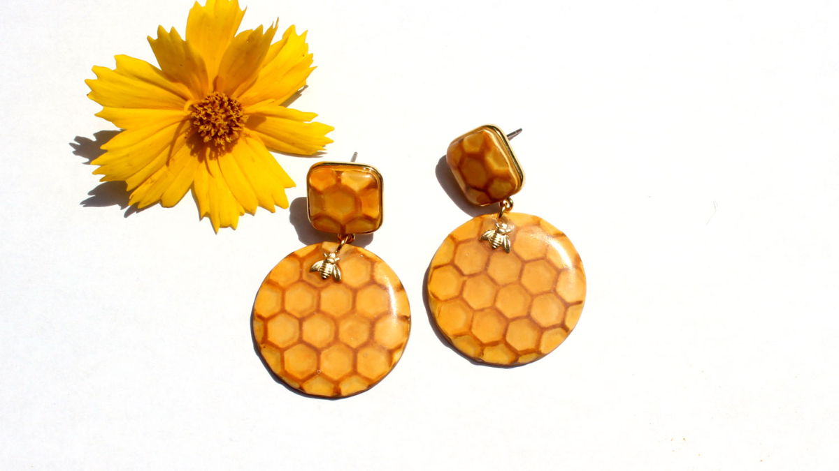 Boucles d'oreilles nid d'abeilles avec de la Fimo liquide