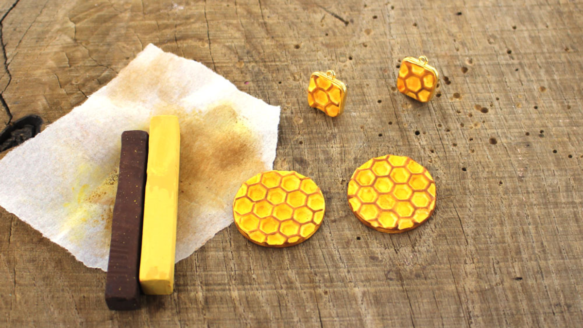 Boucles d'oreilles nid d'abeilles avec de la Fimo liquide : Etape 4
