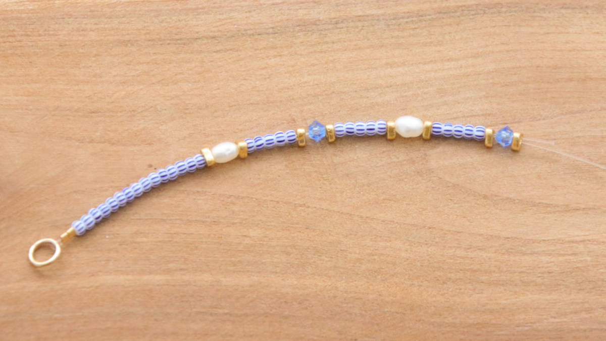 Tuto Collier Multirangs avec perles de rocailles rayées bleues et chaînes fantaisie : Etape 5