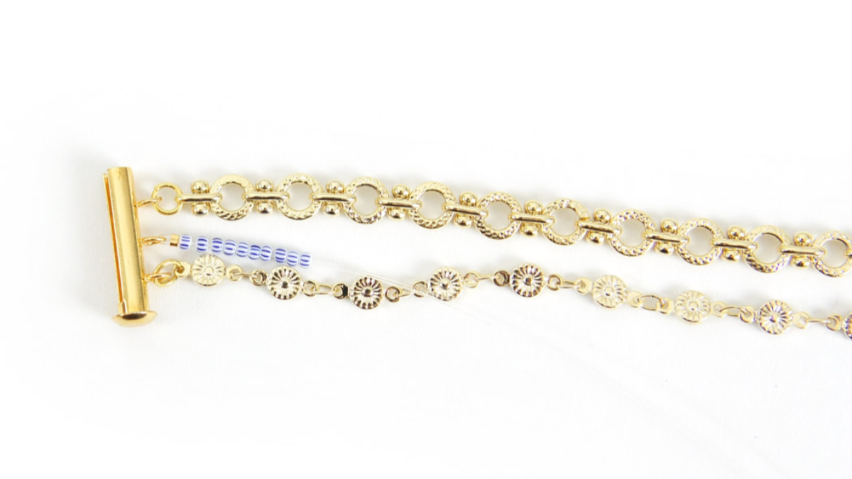 Tuto Collier Multirangs avec perles de rocailles rayées bleues et chaînes fantaisie : Etape 9