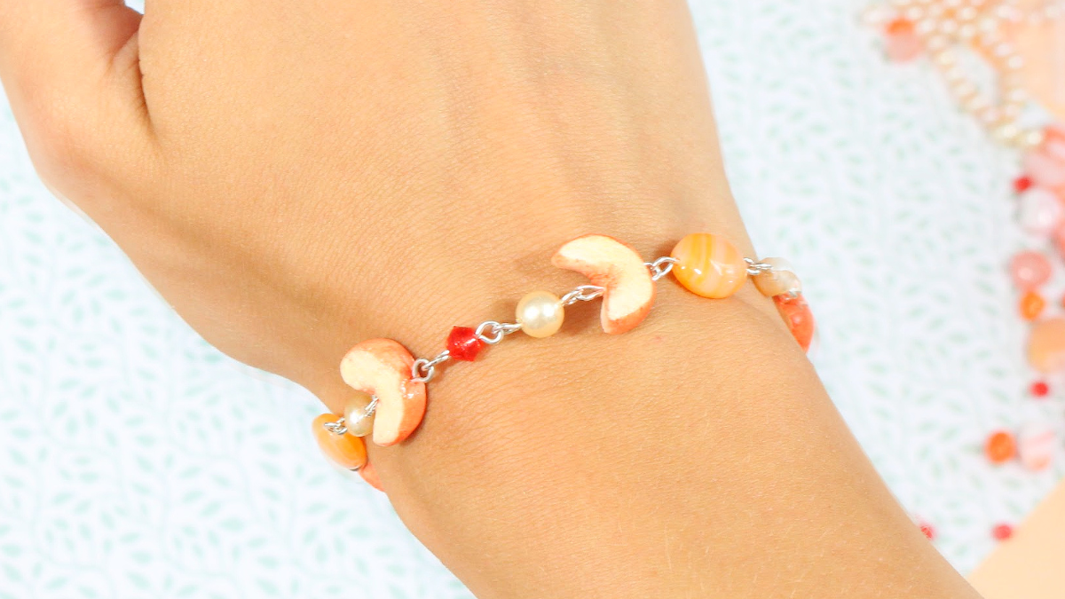 Schéma Bracelet pêle-mêle de perles et tranches de pêche en pâte polymère