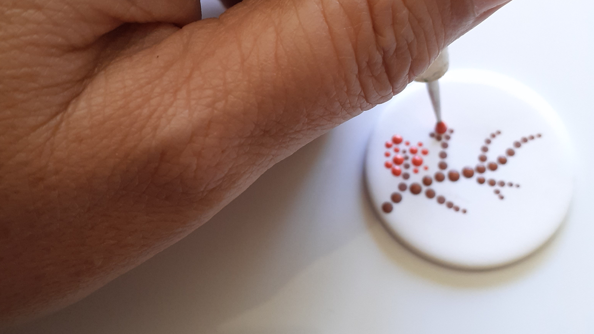 DIY Pendentif pâte polymère et motif fleurs technique dotting tool : Etape 9