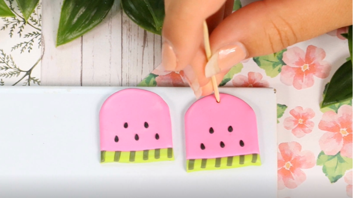 Boucles d'oreilles fruits motif pastèque en pâte polymère : Etape 15