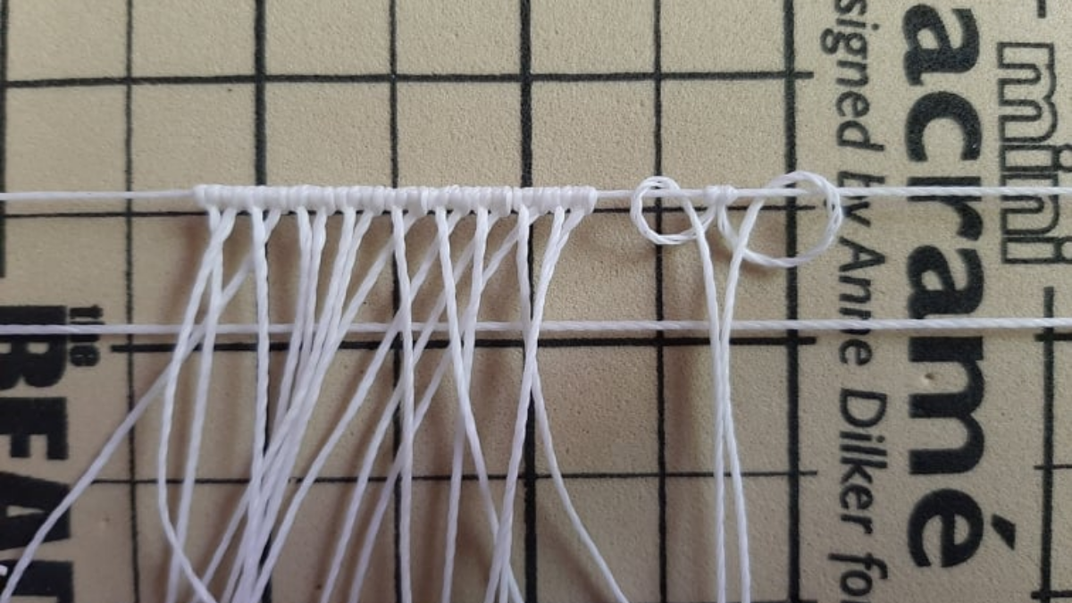 DIY Bracelet chevillère motif feuille en micromacramé avec insertion de perles Miyuki : Etape 2