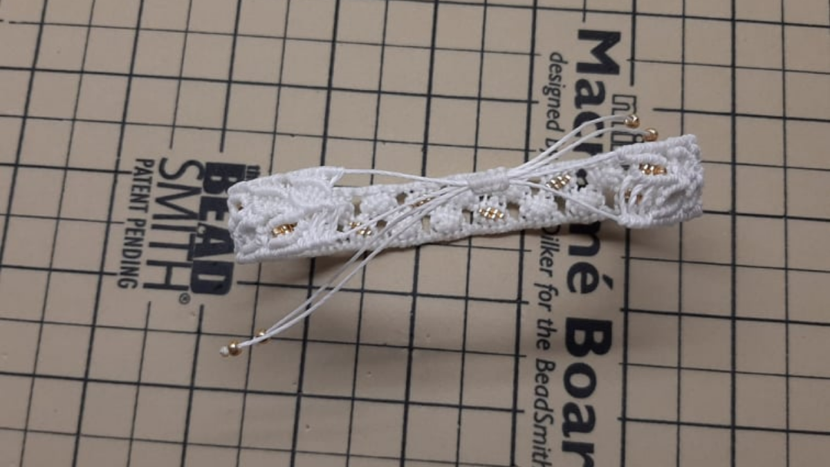 DIY Bracelet chevillère motif feuille en micromacramé avec insertion de perles Miyuki : Etape 16