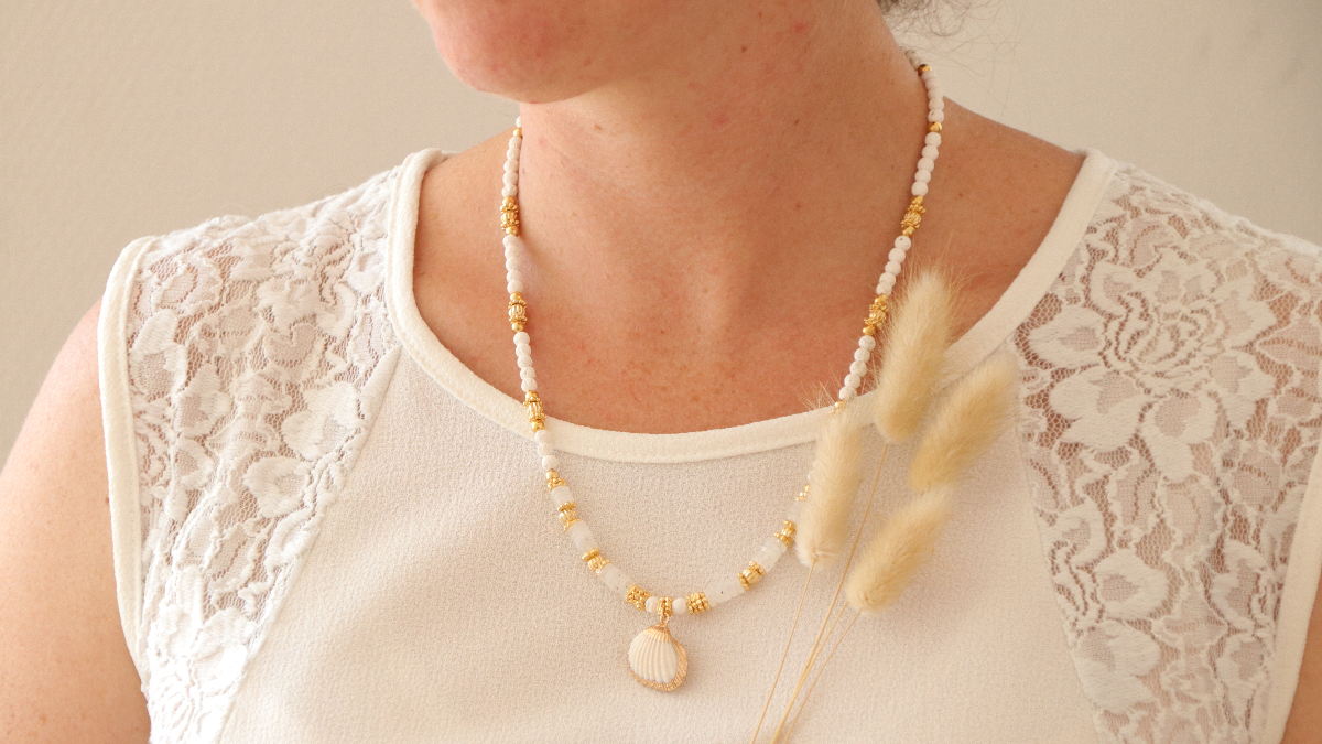 Schéma Tuto Collier coquillage naturel avec perles dorées et heishi Pierre de Lune