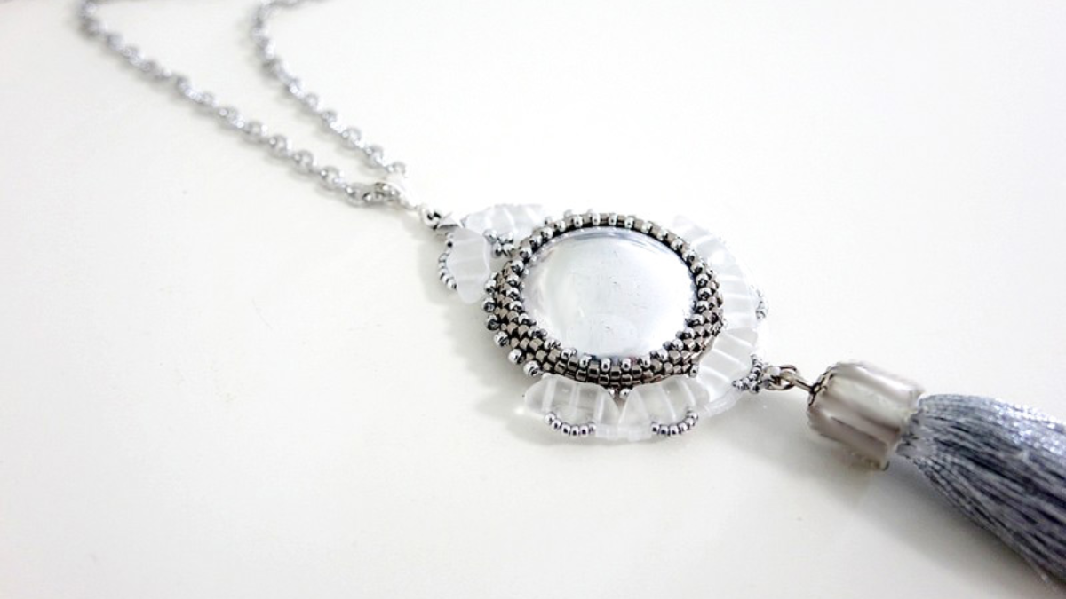 Pendentif Juan cabochon et perles en verre Arcos par Puca