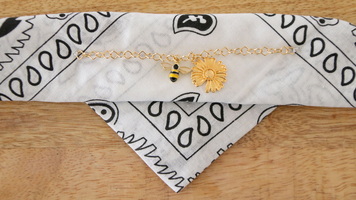 DIY Bracelet Bandana avec breloque abeille : Etape 8