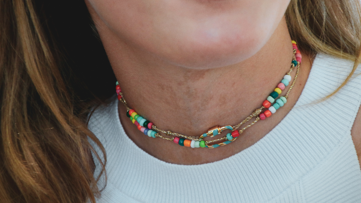 Schéma DIY Bracelet 3 en 1 avec perles de rocailles multicolores et fermoir à visser Schéma DIY Bracelet 3 en 1 avec perles de rocailles multicolores et fermoir à visser