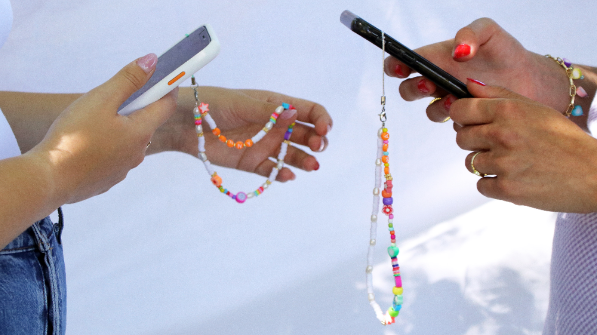 Schéma Bijoux de téléphone perles lettres, heishi, et perles en polymère